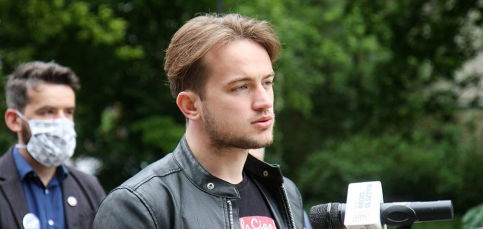 Łukasz Michnik, młody działacz Lewicy z Olsztyna, na wojnie z politykami Konfederacji i PiS